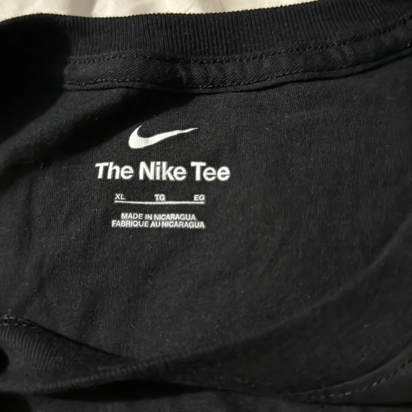 NWT Nike Graphic Tee - Picture 2 of 2